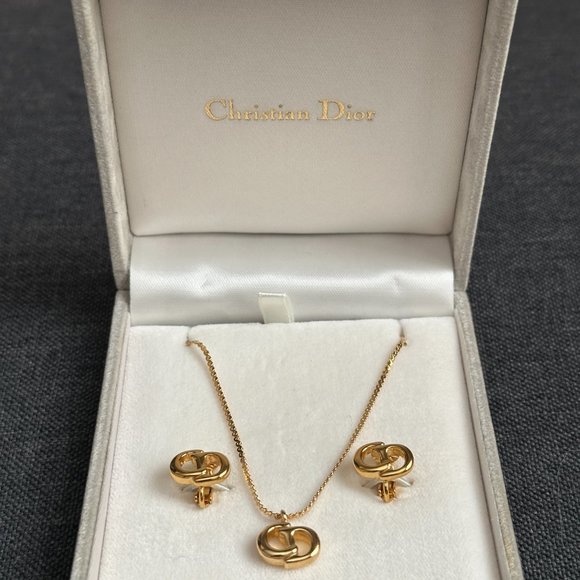 CHRISTIAN DIOR CD Logo Clip-On Earrings and Necklace Set (UNUSED) - Picture 5 of 13